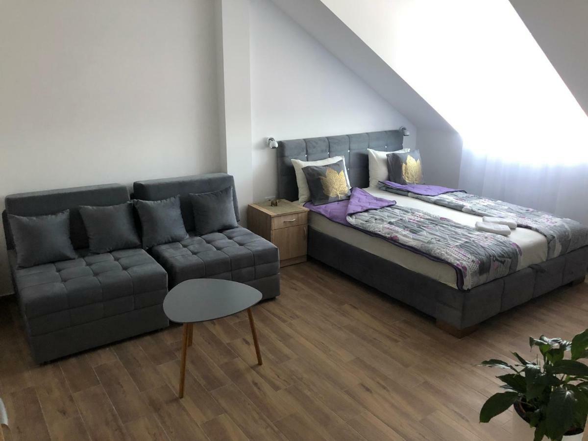 10 Apartments Novi Sad Esterno foto