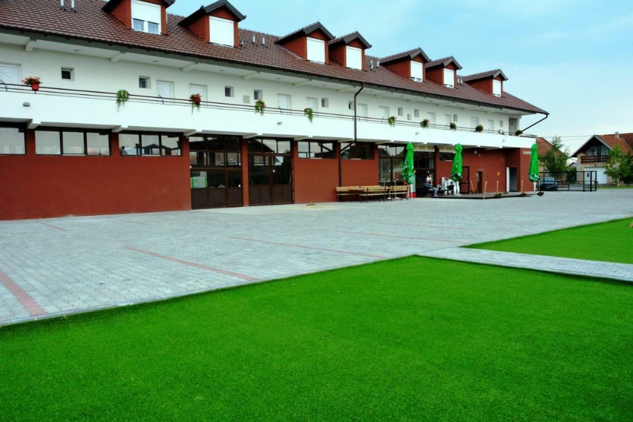 10 Apartments Novi Sad Esterno foto