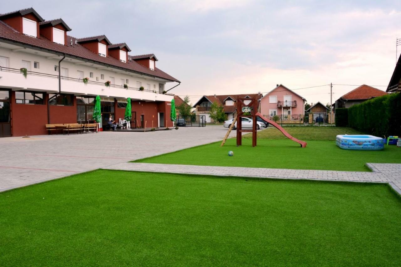 10 Apartments Novi Sad Esterno foto